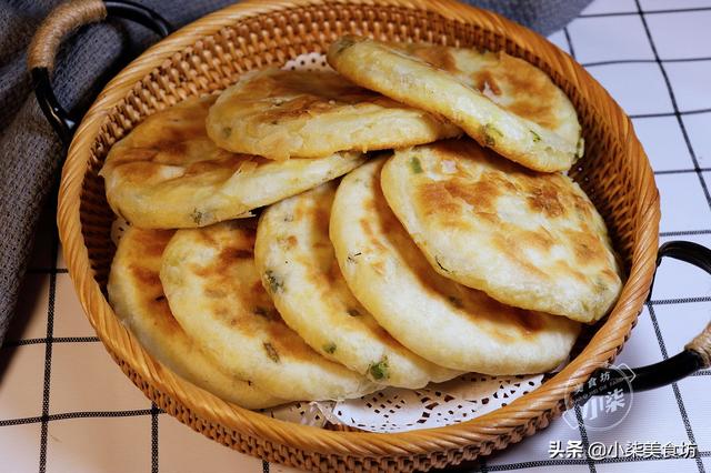 葱花饼做法，不烫面不揉面，学会家庭配方，外酥里软，比买的好吃