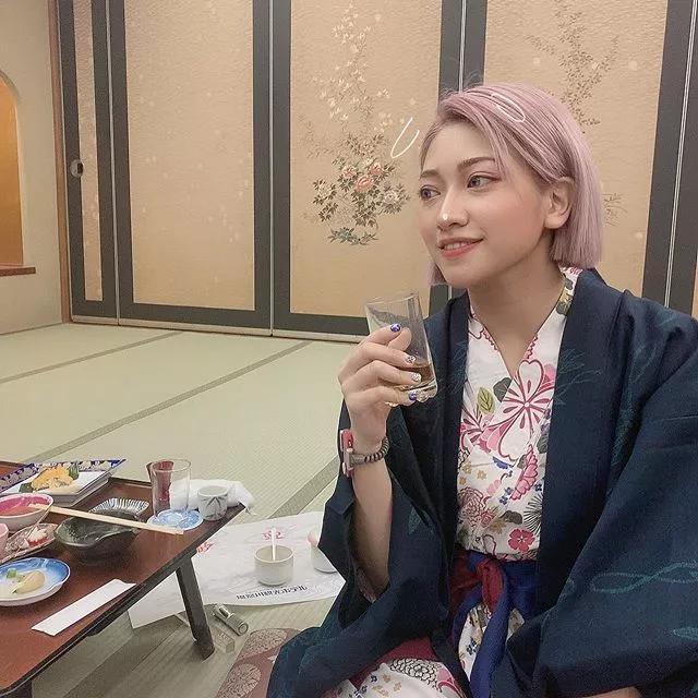 日本美少女摔跤手不堪网暴自杀，每天有上百条私信让她去死…