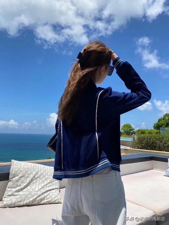 秋季新款潮爆了！2020ss最新 这款丝绒外套真的一眼爱