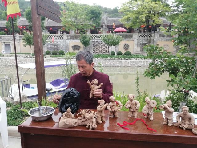 刘泉泥塑亮相 陇上花开 乡约甘肃 美丽之旅推介活动平凉分会场 环游号
