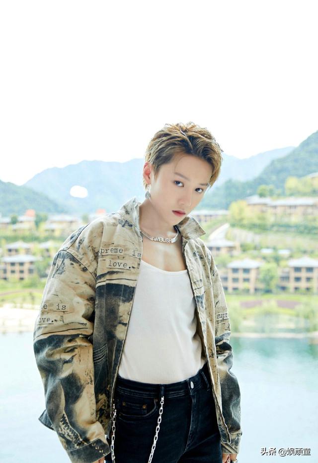 虞书欣拍的THE9照片，独刘雨昕化妆与众不同，又美又飒