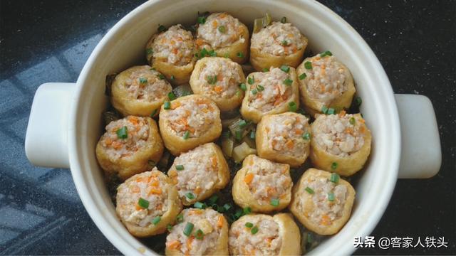 以后待客，油豆腐别炖肉，加1把酸菜开胃好吃，每吃一口都好满足