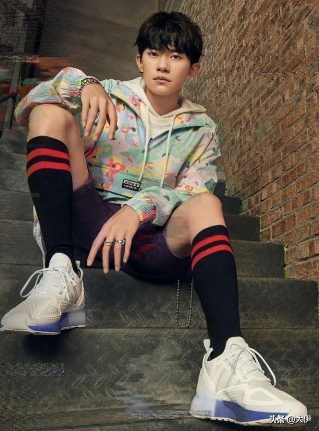 年纪轻轻就成了“老妈子”！有这样的爱豆，真