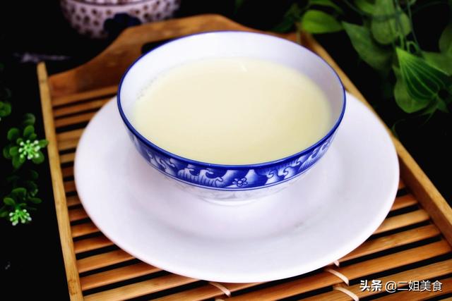 做豆浆，把黄豆泡好就打豆浆是错的，教您一招，豆浆丝滑还好喝