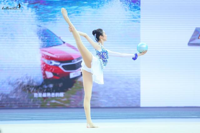 张艺凡获得第二名!长腿仙气表演折服观众,没男友只因妈妈管得严