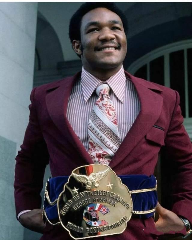 福尔曼评价李小龙在他的体重级别上他是可以成为拳击冠军的