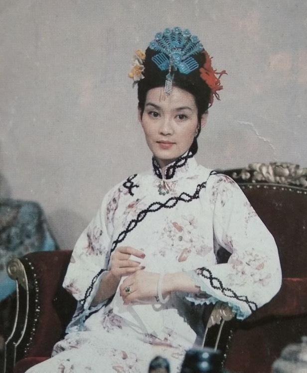 潘虹1986年饰演过末代皇后婉容，容貌气质都不似，但演得好
