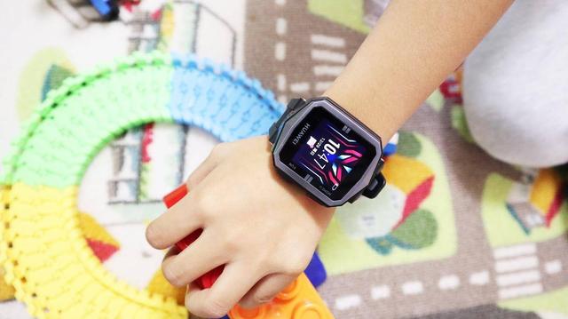 华为公司儿童智能手表 3X：九重AI精准定位 4g高清通话，小孩最潮的庆祝礼物