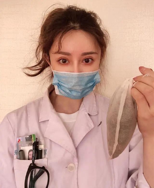 31歲美女醫生懷孕6月秀腹肌，網友：我還不如一個孕婦