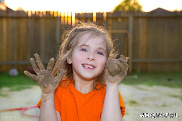 专注力低、情绪自控等差，别让孩子在家带孩子到大自然去玩玩泥沙