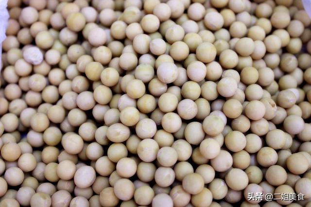 做豆浆，把黄豆泡好就打豆浆是错的，教您一招，豆浆丝滑还好喝