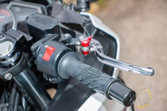 Ů����˵����Ϊ����ԲĦ���Σ�����Ninja 400