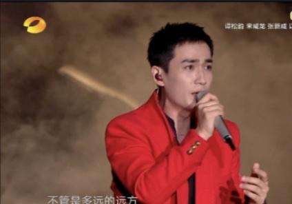 朱一龙也太会了吧!演唱《太阳》时在手心给粉丝画了一个太阳