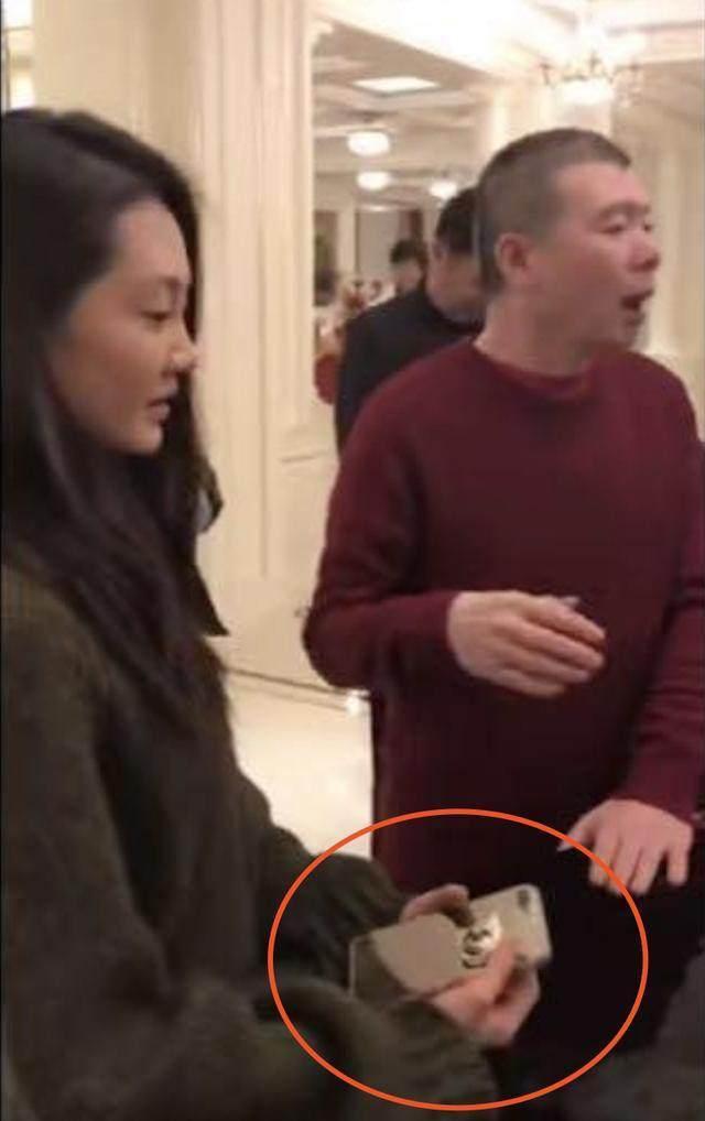 2018年，被冯小刚逼赤脚跳舞、陈道明爆粗口的女孩，如今怎样了？