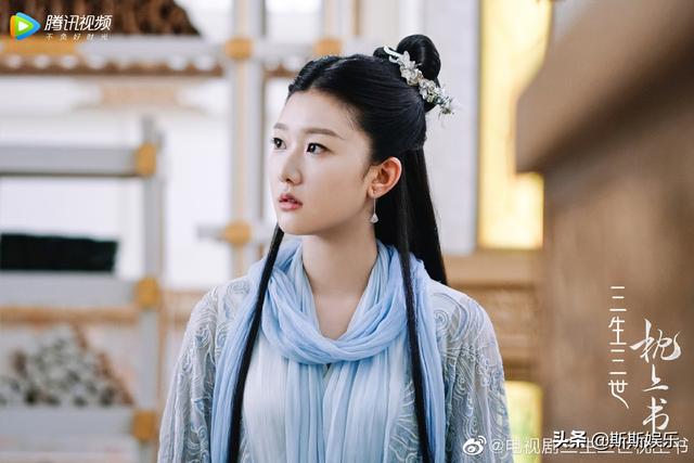 大老板杨幂4次带着她演戏，为捧成下一个迪丽热