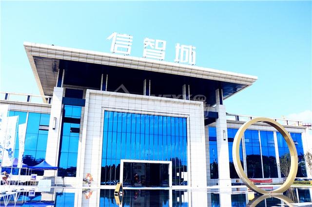 鱼和熊掌并非不可兼得,住南充信智城享繁华亲自然