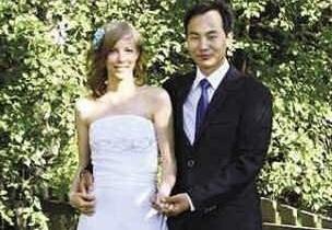 高校保安励志娶瑞典美女，童话般的爱情，你猜