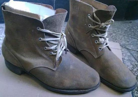 抗战期间，日本兵的劳保鞋，八十年代也是这个款式