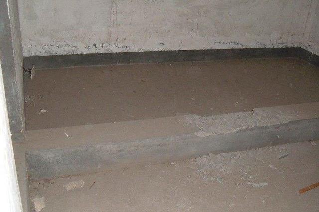 阳台反梁丑归丑,别砸错了配有钢筋的结构梁,影响承重阳台容易垮