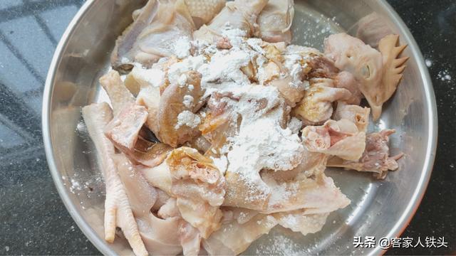 3斤鸡不油炒不白切，教你夏季懒人吃法，营养味美，客人都点名吃