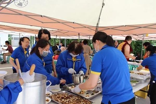 参加韦驮菩萨圣诞法会，与会大众法喜充满