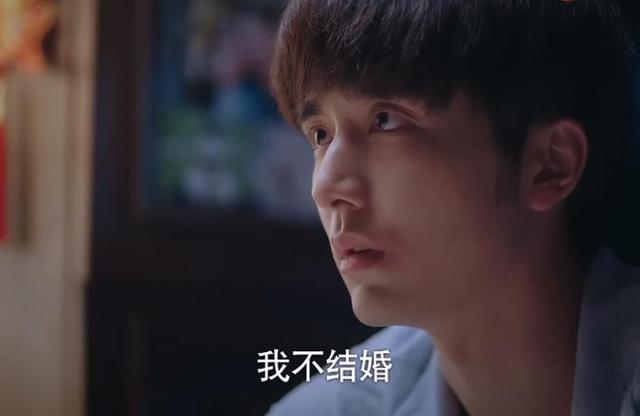 《以家人之名》贺子秋回国不进家门，两点原因，一个心疼一个搞笑