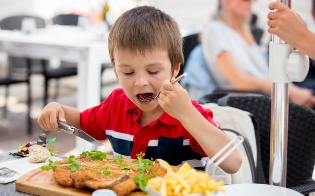 "我沒有食慾"！ 當孩子出現這3種症狀，說明他們產生了積食