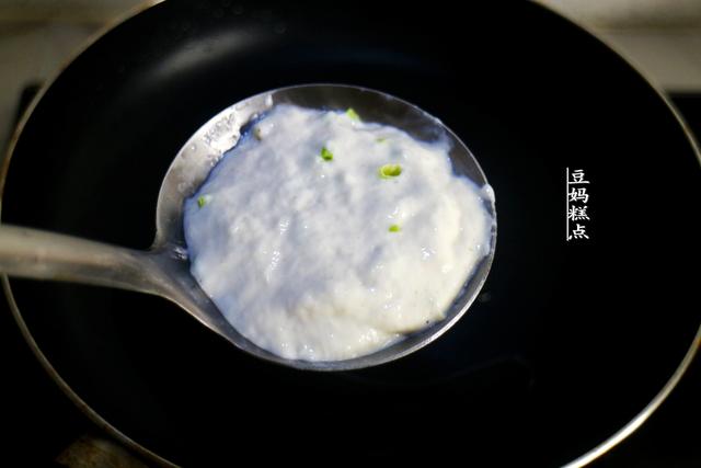 才发现，葱花饼这样做，早起5分钟就搞定，且越放越香软