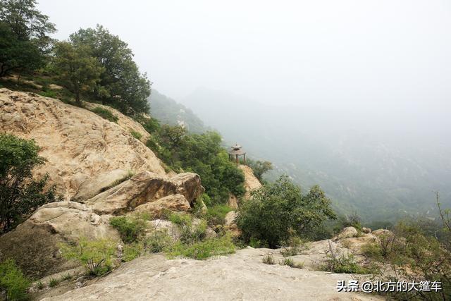 喝酒吃鸡为自己压压惊！走南闯北的老张竟然在石佛堂山顶迷路了