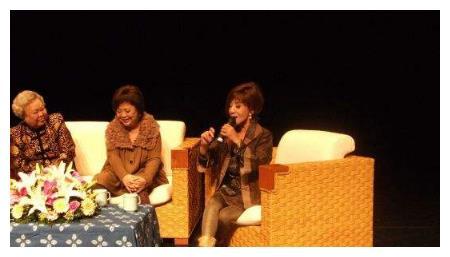 68岁台资深演员吐苦水！千万家产被男友挥霍，晚年带仨娃租房度日