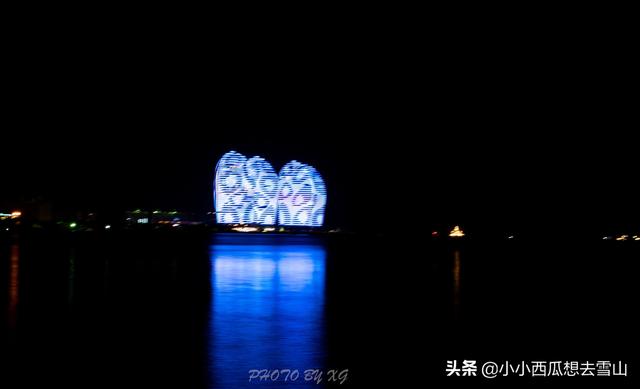 三亚婚纱摄影的热门取景地，视角极开阔，也是