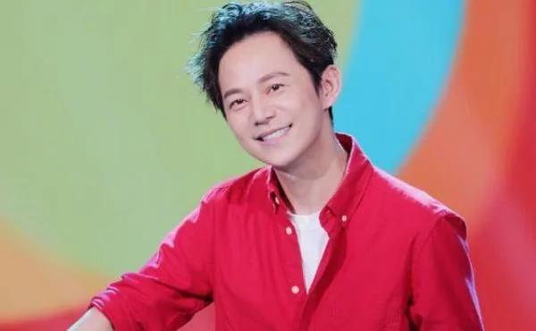 46岁何炅有没有结婚了？在《向往的生活4》中，已经给出明确答案