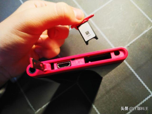 信仰开箱之WP系统全体验: 诺基亚Lumia 800、HTC8S 开箱体验