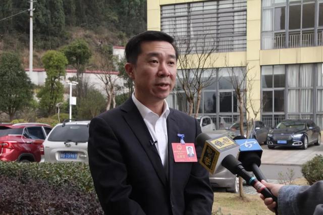 西秀区委副书记,区长陈天一西秀区委副书记,区长陈天一:政府工作报告