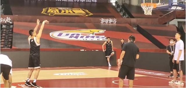 �׽����Բ��е��з���������������Ϊģ�º��¾����ɹ������Լ�