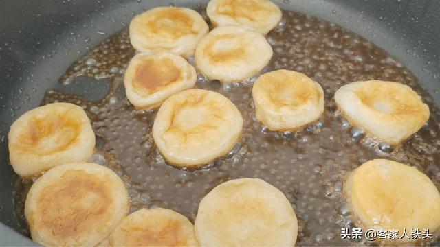 客家一道传统小吃很过瘾，配方好做法简单，12个出锅，好吃到流油