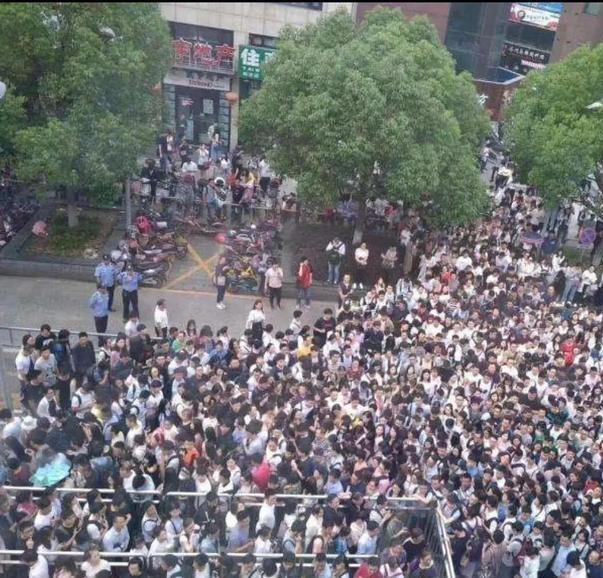 探讨上海轨道交通9号线在松江的拥挤：运力不足