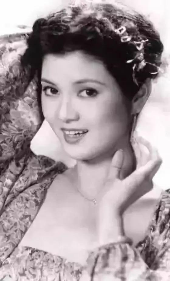 天才童星出身因王祖贤插足而离婚后谢玲玲活成了人生传奇