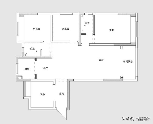 131平米美式风格，餐厅部分与客厅相接，营造出宽敞透亮的视觉感