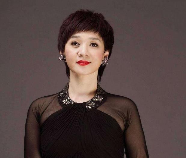 自以为红的不得了，上节目做导师疯狂耍大牌，