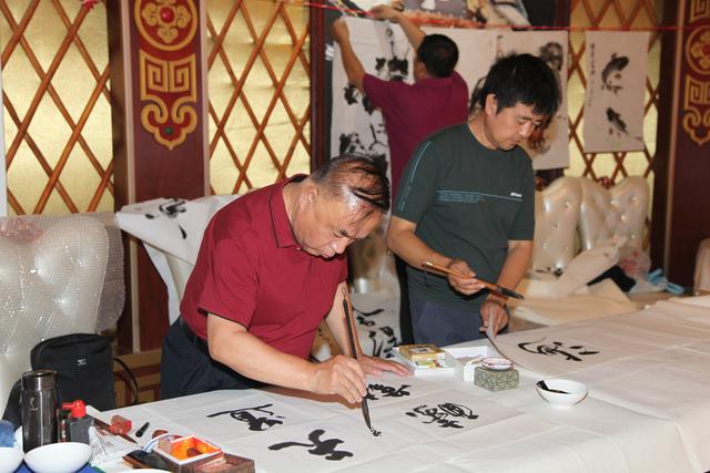 酒业大咖、商界名流齐聚呼和浩特共同探讨中国酒文化发展