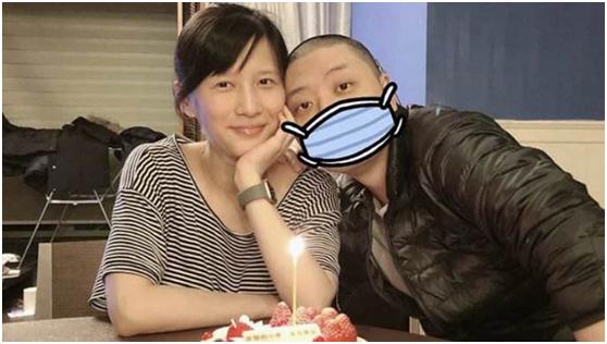 33歲papi醬生子后罕露面，皮膚滄桑面容憔悴，因孩子隨爸姓被嘲笑