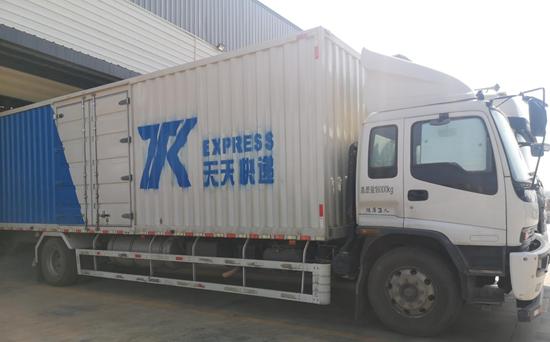 天天快递昆明爱心助农 百万斤元谋滞销洋葱摆上百姓餐桌