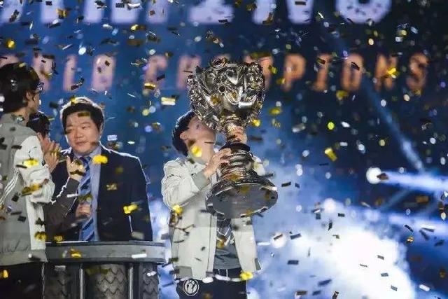 真怀疑LOL是专业搞音乐的！
