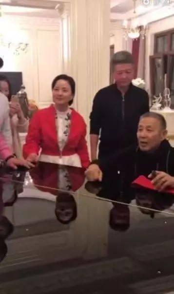 2018年，被冯小刚逼赤脚跳舞、陈道明爆粗口的女孩，如今怎样了？