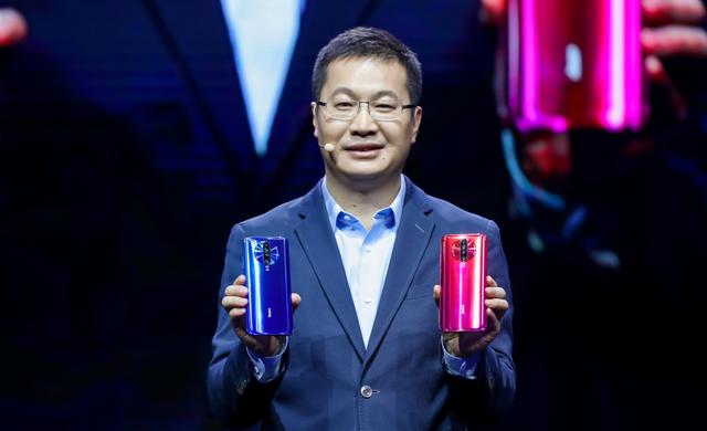卢伟冰公布好消息，双模5G+首发高通7nm EUV芯片，价格感人