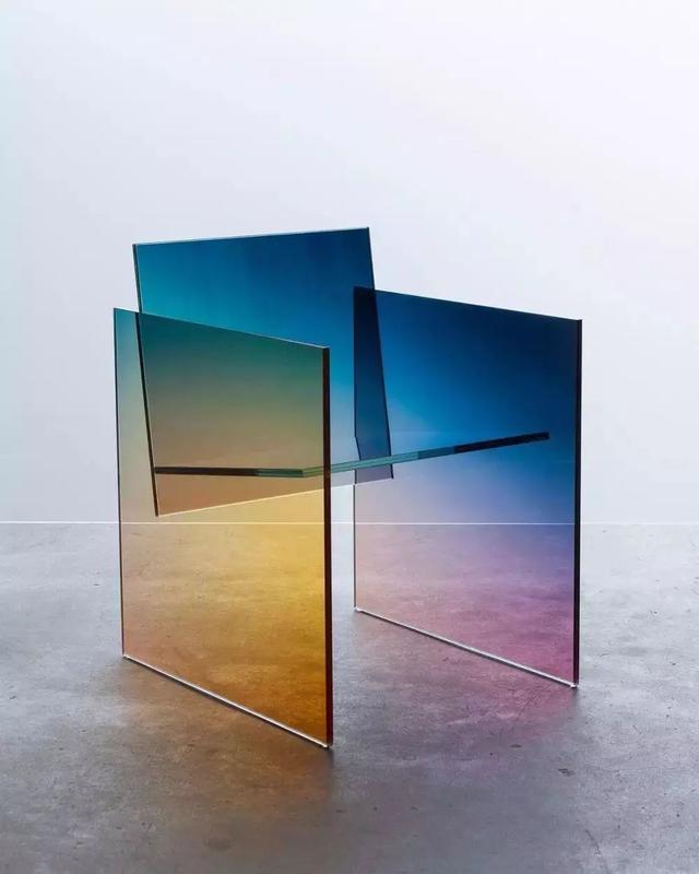 炫彩玻璃——感受设计中的光影变幻