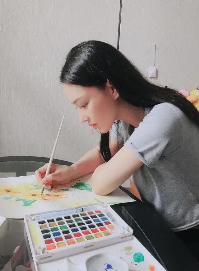 曾被李晨手撕、被谣传坐台，今33岁风评逆转圈粉