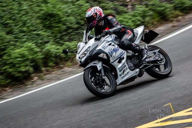 Ů����˵����Ϊ����ԲĦ���Σ�����Ninja 400