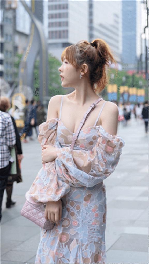 “小仙女”款印花长裙，这么穿搭，你就是夏日里美美的花仙子